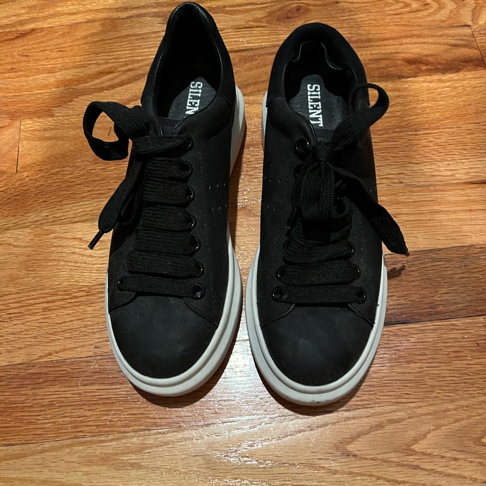 Black leather platform sneakers